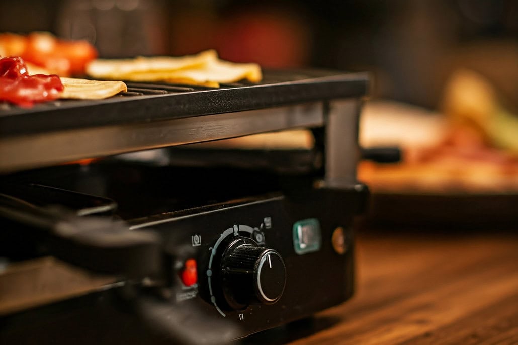 Raclette-Grill mit Speisen