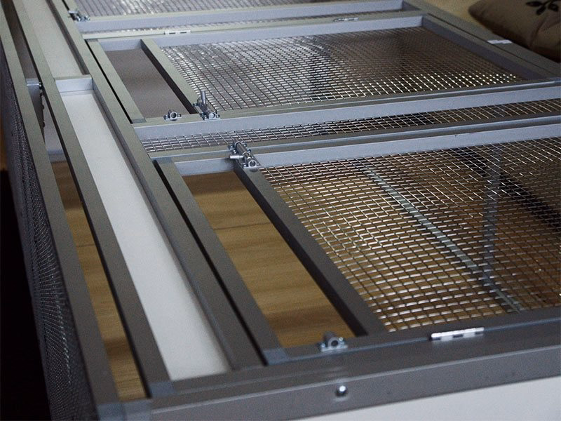 Wellensittich Voliere aus Aluminium – Erfahrungsbericht, Vorteile & Tipps 6 Detailaufnahme Edelstahldraht der Aluminium-Voliere für Wellensittiche